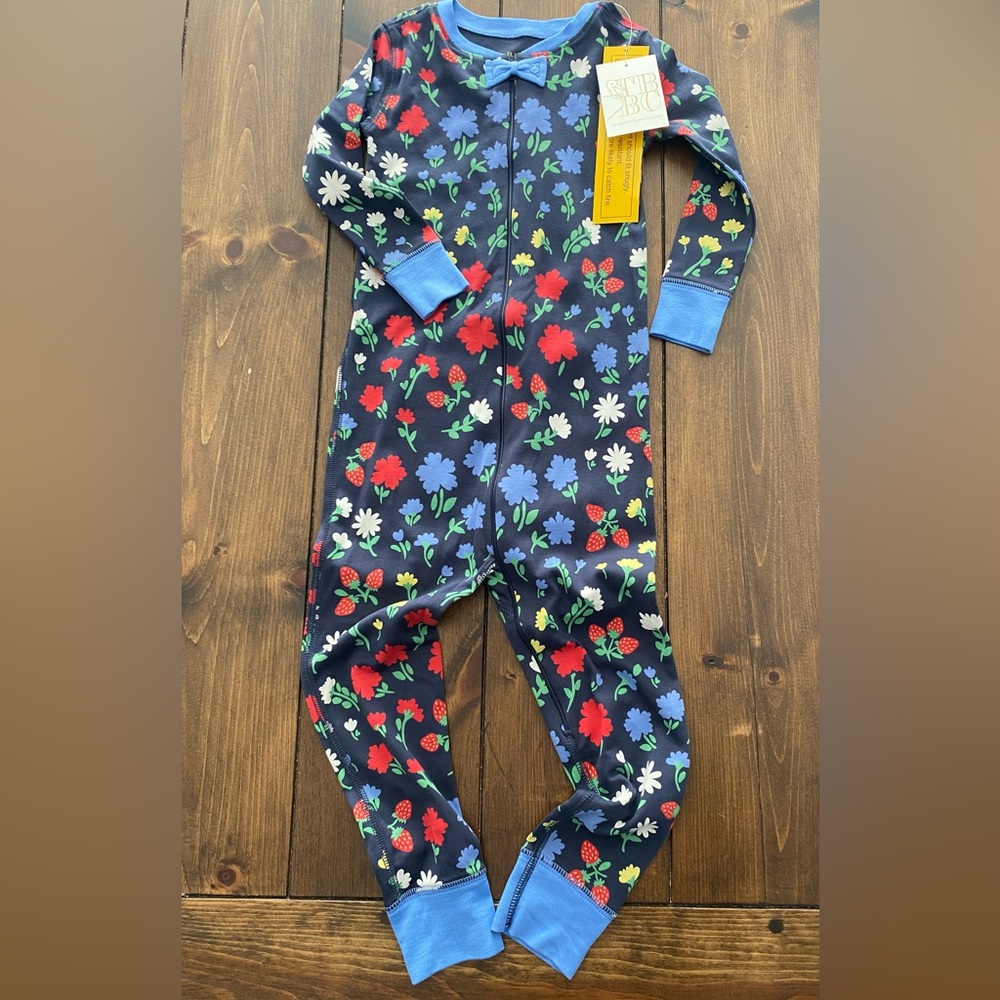 TBBC nonfooted berry blooms 3T